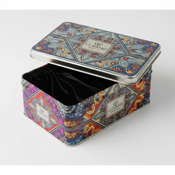 tin-gift-boxes-2.webp